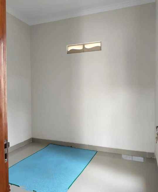 rumah modern dengan rooftop dalam perumahan di sleman