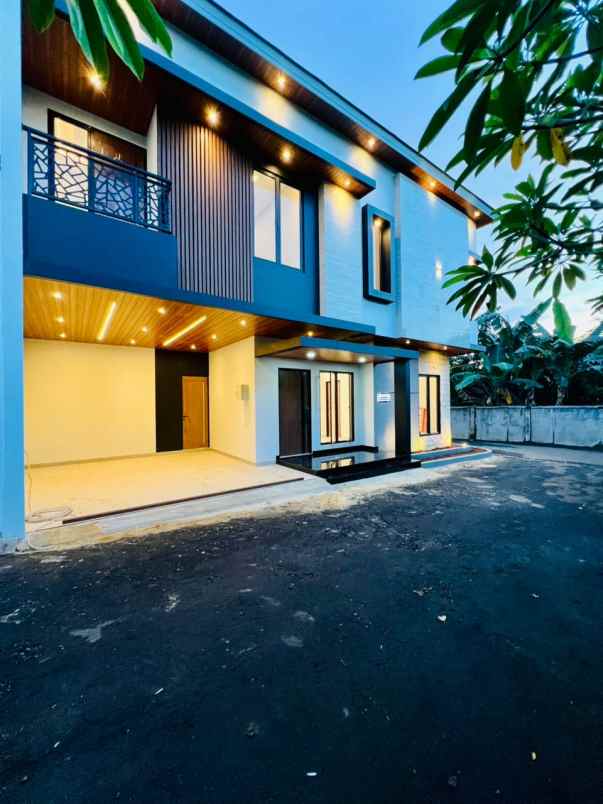 rumah modern kontemporer dalam cluster
