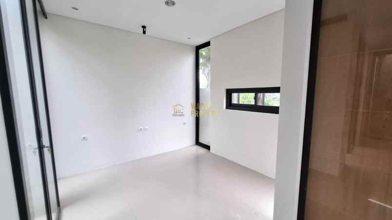 rumah modern tropis 6 menit dari pawon mbah gito