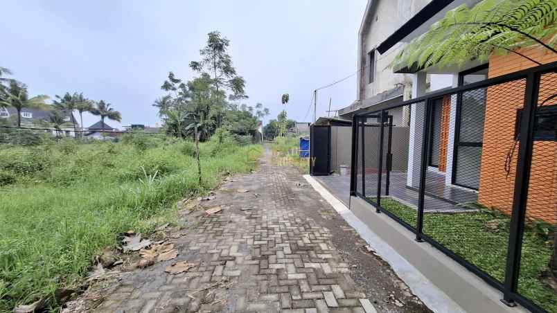 rumah modern tropis 6 menit dari pawon mbah gito