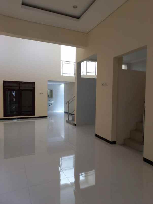 rumah mulyosari utara row jalan 2 mobil