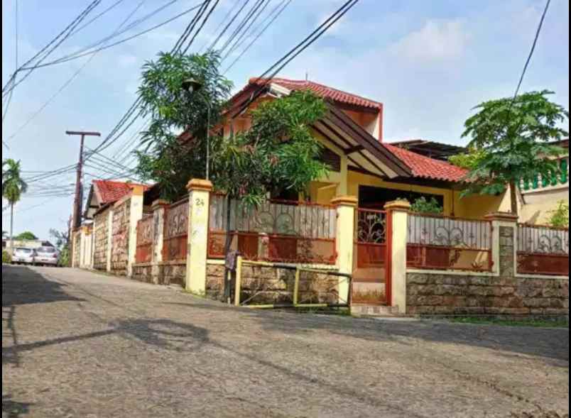 rumah murah hook di jatiwaringin asri