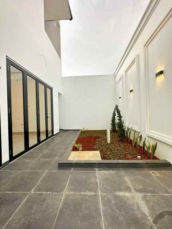 rumah neo klasik di jatibening bekasi 5 kamar