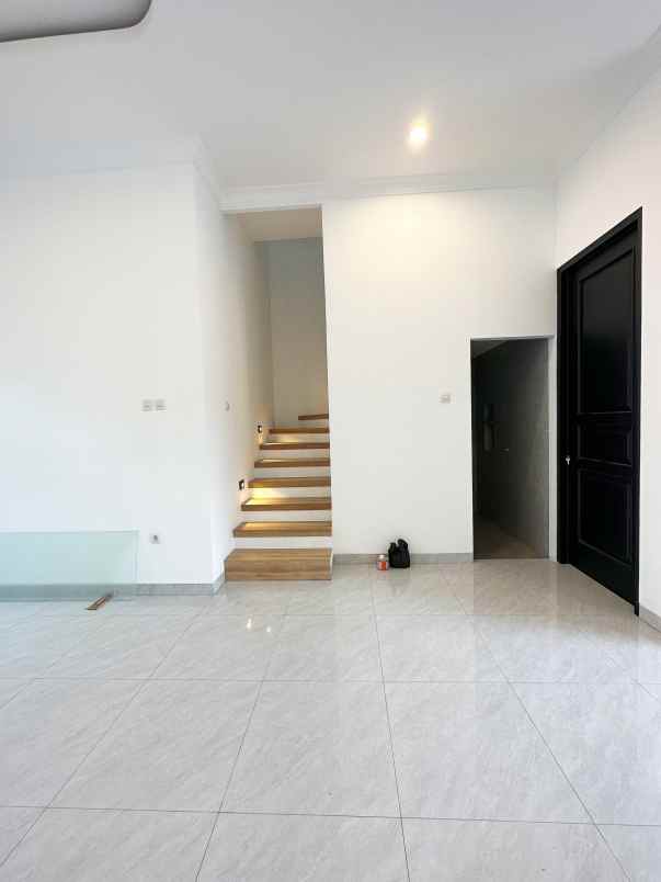 rumah neo klasik di jatibening bekasi 5 kamar