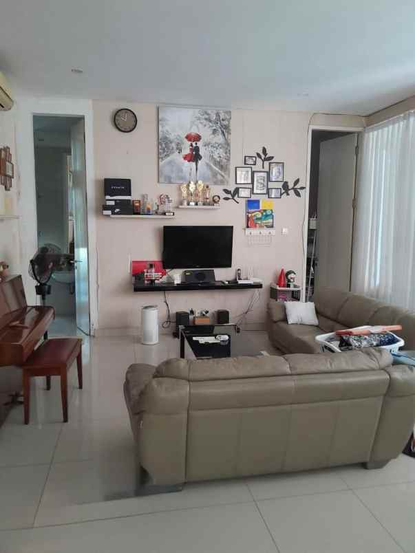 rumah pakuwon city palm beach strategis minimalis