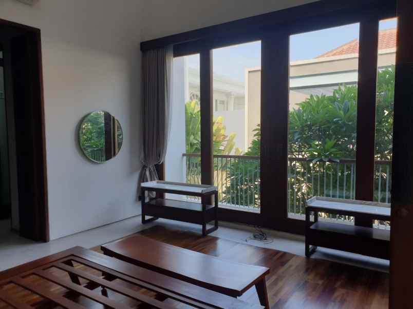 rumah pakuwon city villa royal minimalis siap huni