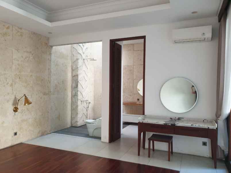 rumah pakuwon city villa royal minimalis siap huni