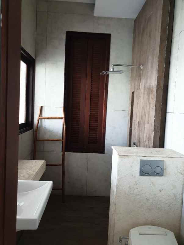 rumah pakuwon city villa royal minimalis siap huni