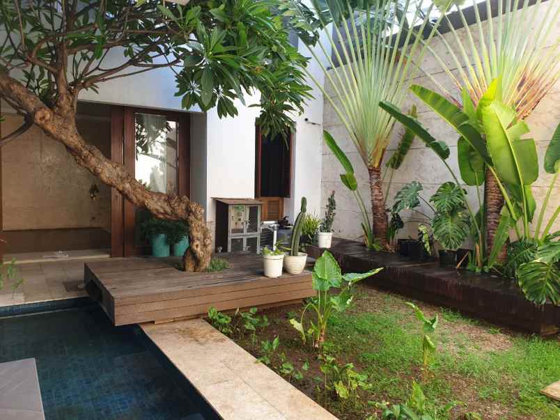 rumah pakuwon city villa royal minimalis siap huni