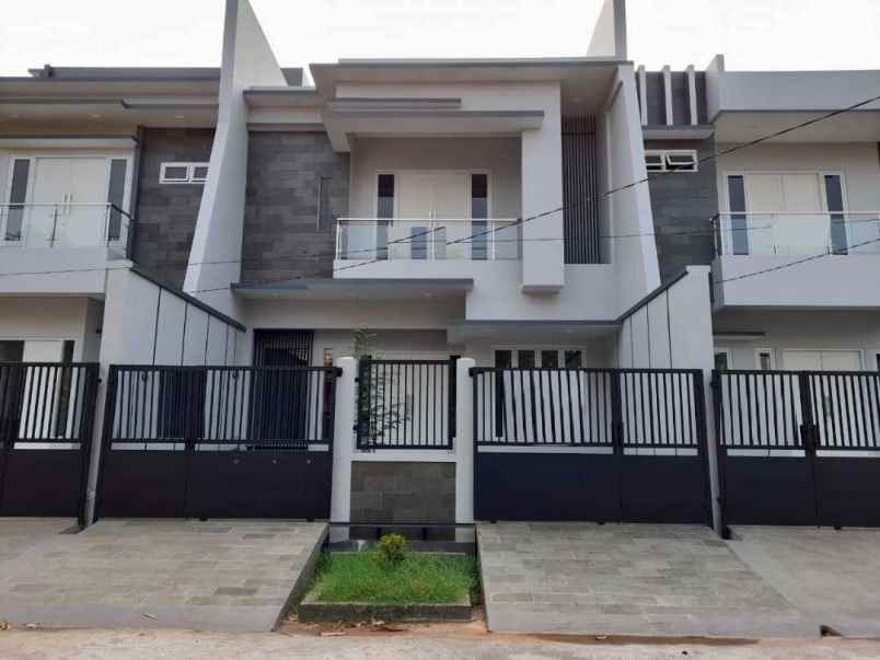 Rumah Baru Siap Huni Dalam Komplek Elit Di Pulomas Jakarta Timur