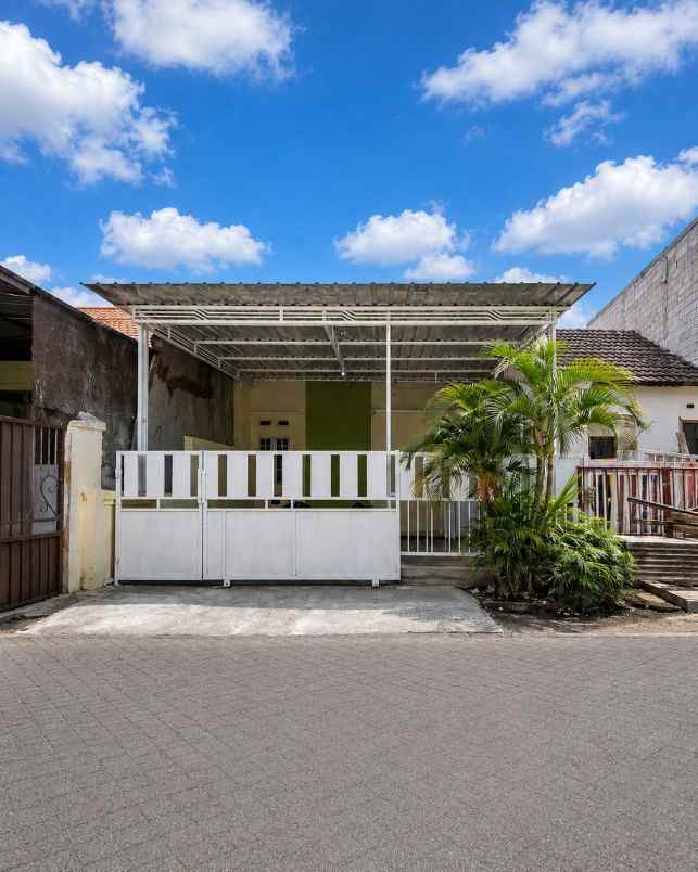 rumah puri indah pandugo siap huni carport