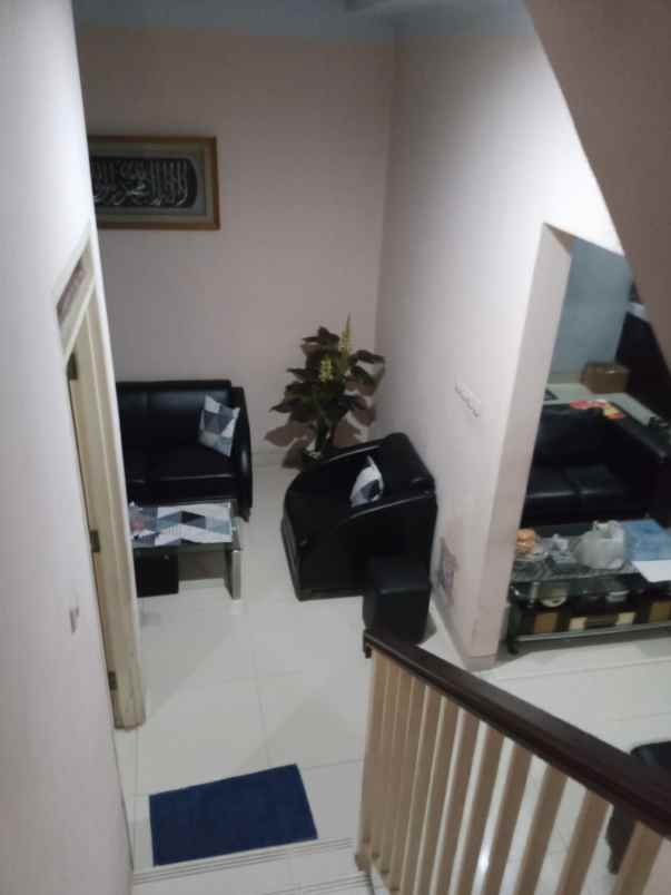 rumah second 2 lantai terawat di harjamukti depok