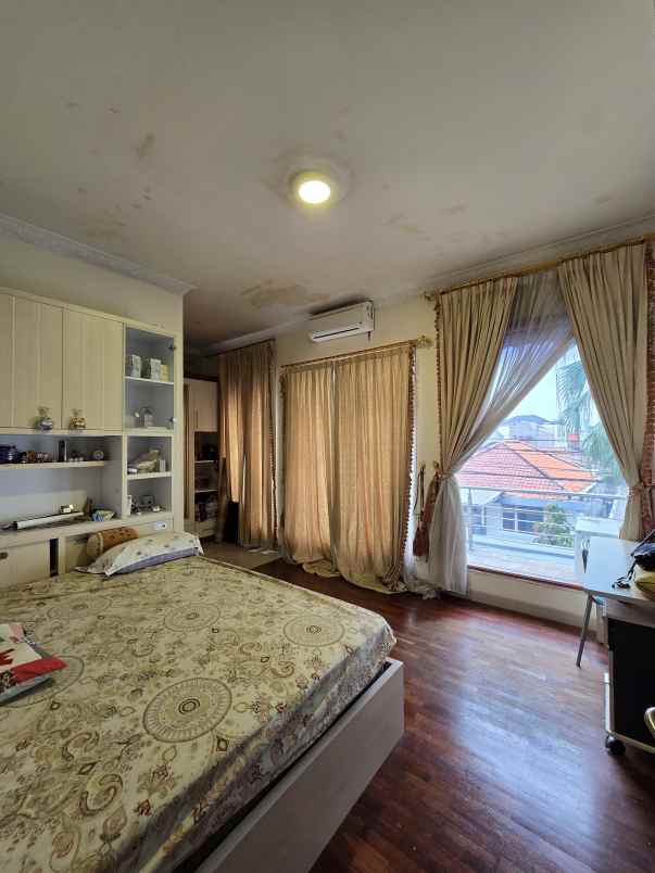 rumah second terawat non komplek di tebet jaksel