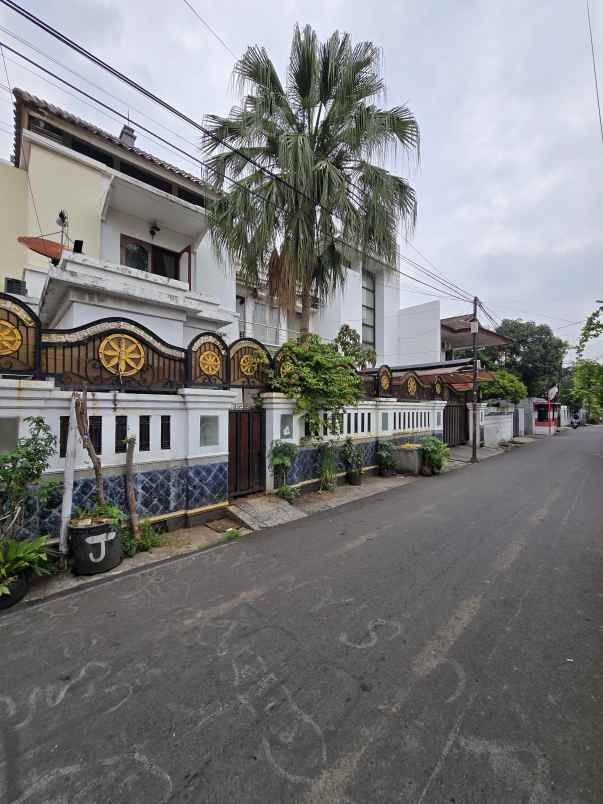 rumah second terawat non komplek di tebet jaksel