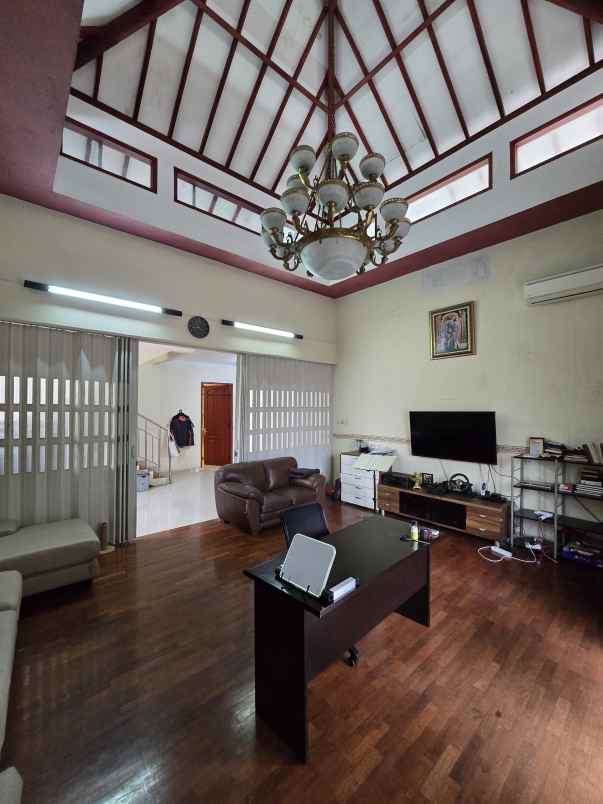 rumah second terawat non komplek di tebet jaksel