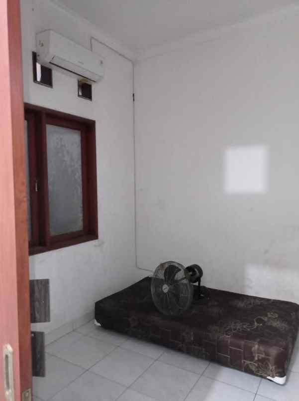 rumah siap huni 2 lantai 2 9 milyar di bekasi selatan