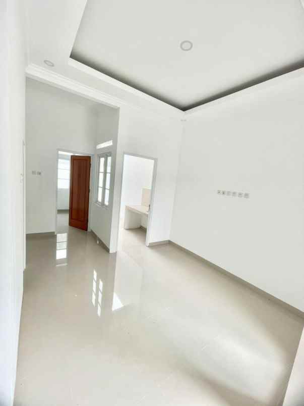 rumah siap huni dekat bundaran unpam