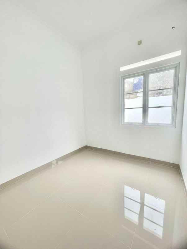 rumah siap huni dekat bundaran unpam