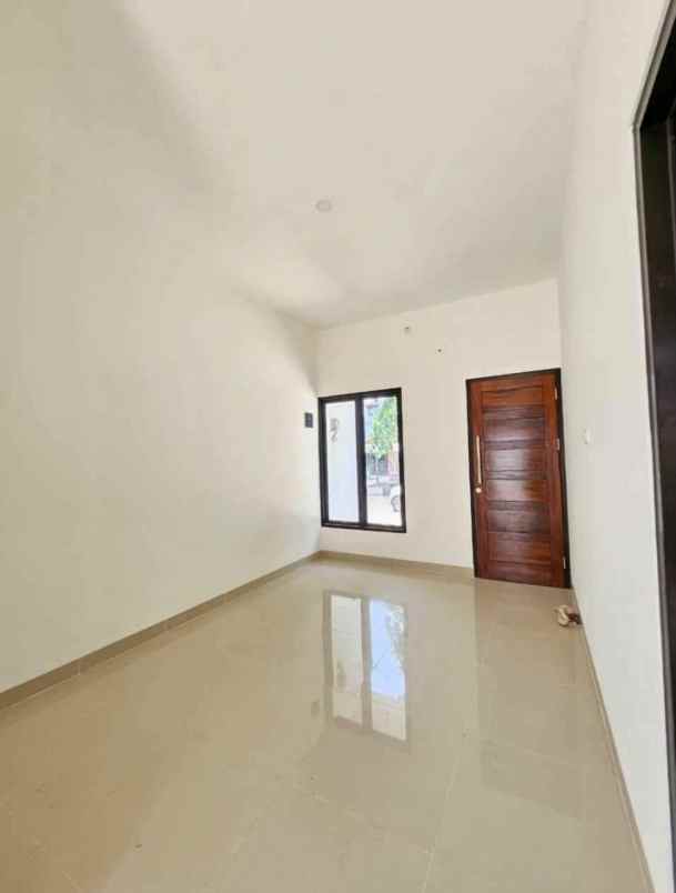 rumah siap huni dekat bundaran unpam