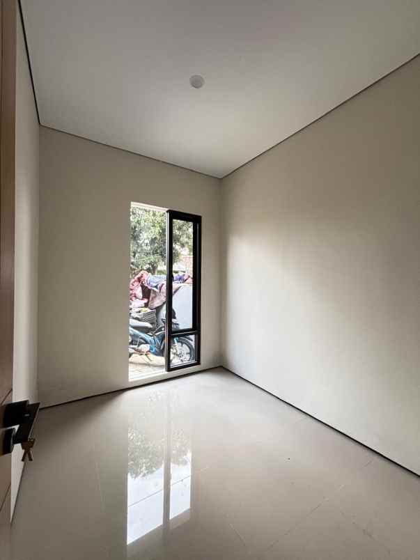 rumah siap huni di perumahan bukit nusa indah ciputat