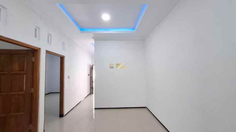 rumah sleman halaman luas akses mudah ke tol sekolah