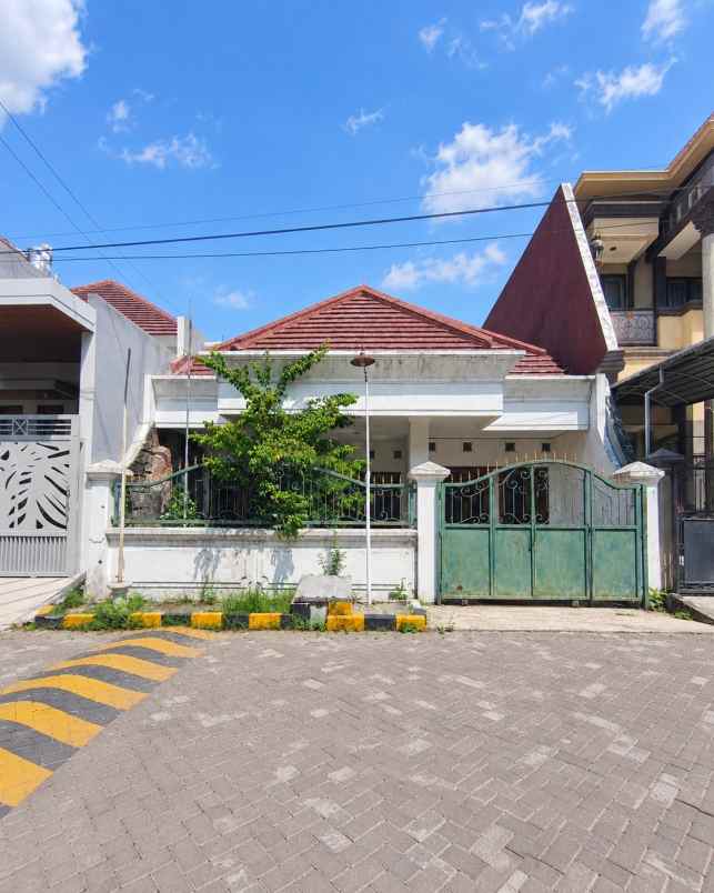 rumah sutorejo selatan butuh renov row jalan 2 mobil