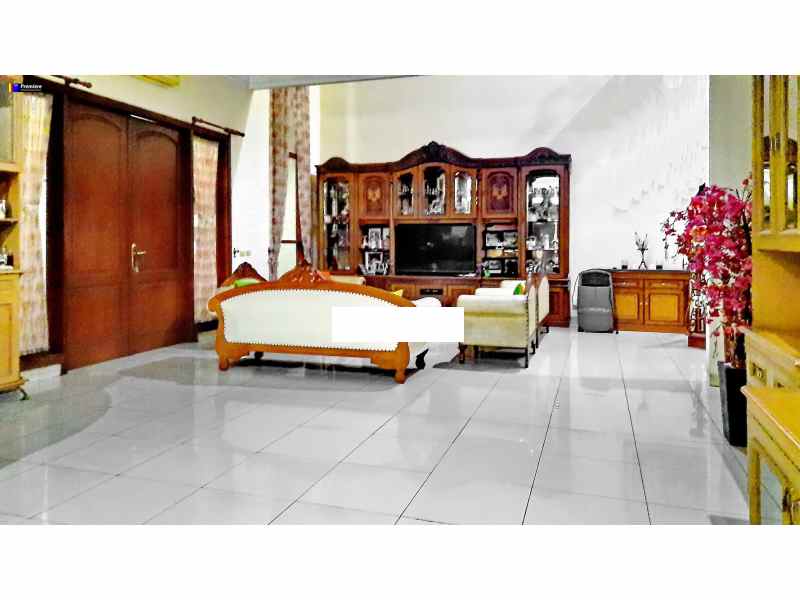 rumah villa permata gading