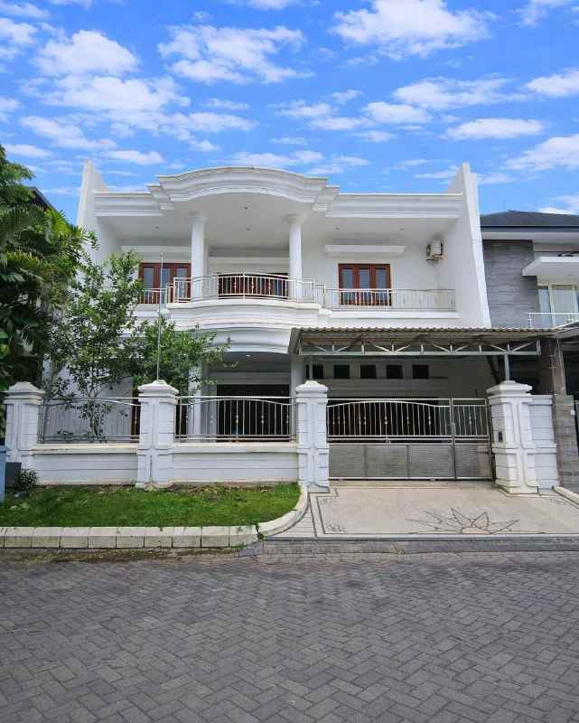 rumah villa royal pakuwon city strategis siap huni