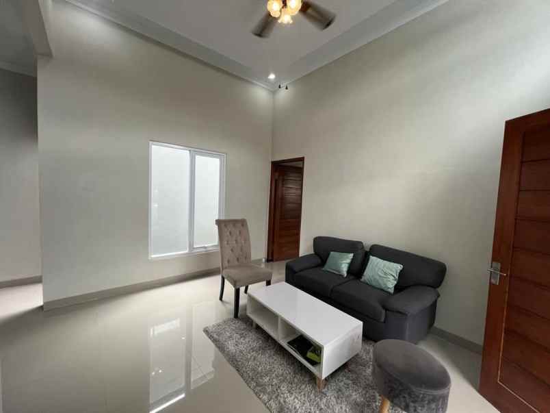 segera miliki rumah minimalis belakang umy