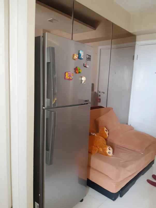 sewa apartemen 2 kamar furnish di green pramuka city
