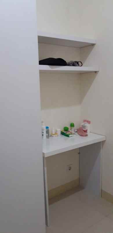 sewa apartemen 2 kamar furnish di green pramuka city
