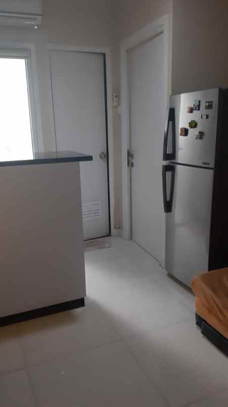 sewa apartemen 2 kamar furnish di green pramuka city