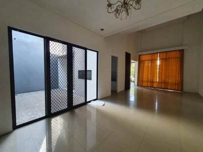 sewa rumah royal residence strategis dekat club house
