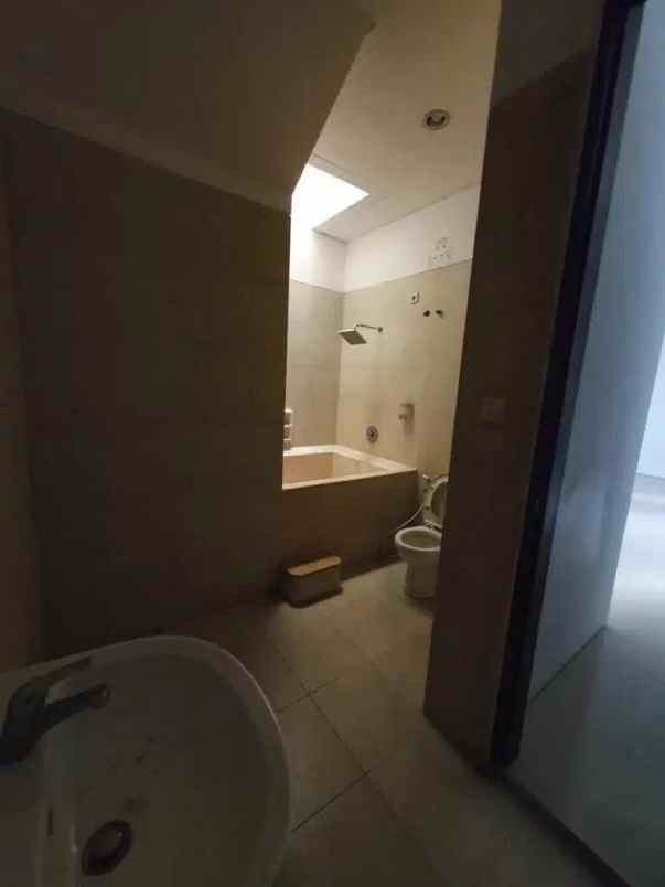 sewa rumah royal residence strategis dekat club house