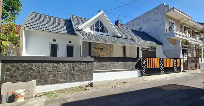 villa klasik one gate di jalan kaliuang km 12