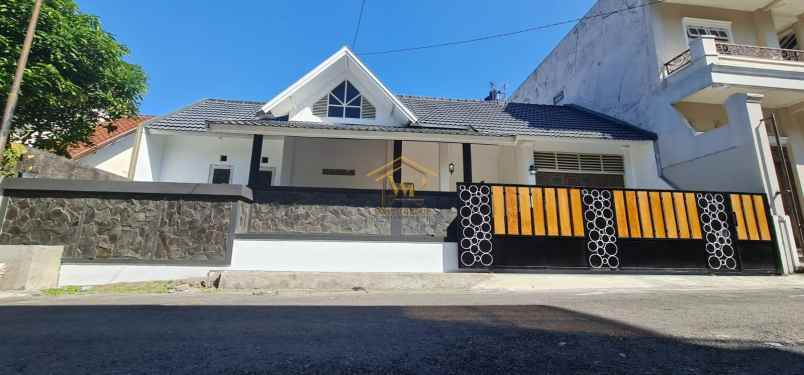 villa klasik one gate di jalan kaliuang km 12