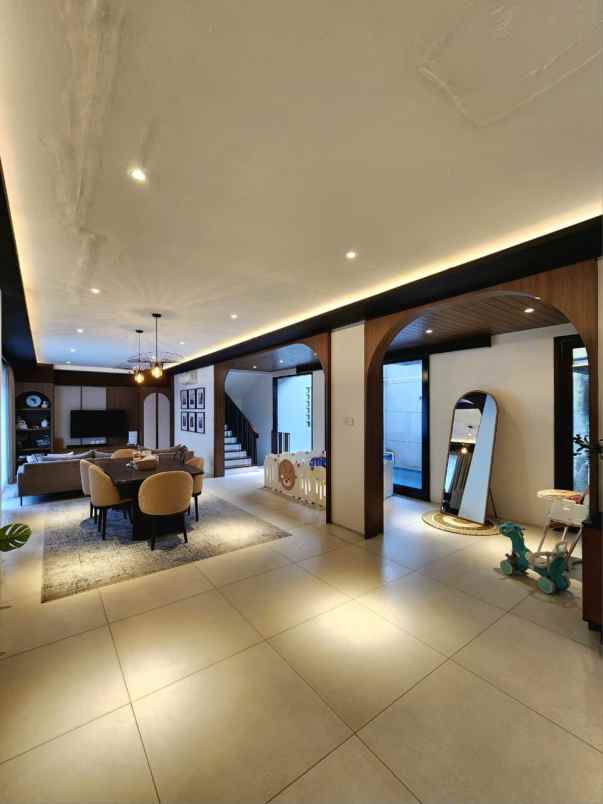 cari rumah sultan di pondok pinang stop di sini