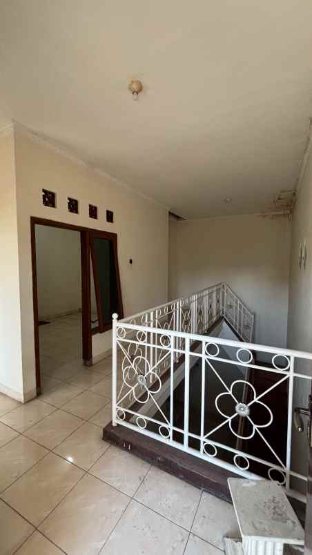 dijual cepat murah rumah 2 lantai madiun kota