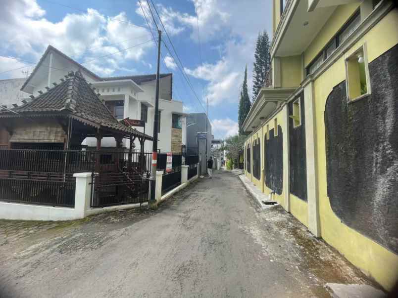 dijual home stay lokasi kawasan premium kota batu