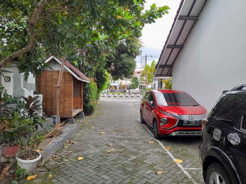 dijual hotel jl ringroad utara