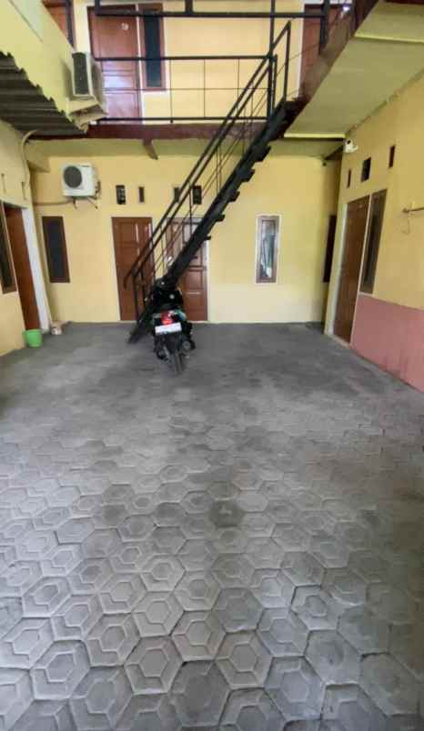 dijual kos kosan dua lantai lokasi strategis