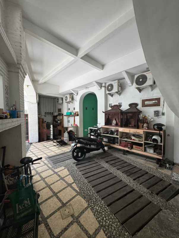 dijual kost jalan dukuh kupang