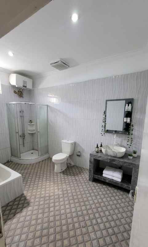 dijual rukam mewah dan luas di kawasan gunung putri