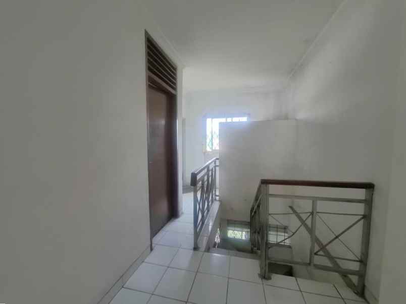 dijual ruko gudang kantor jalan raya hankam pondok