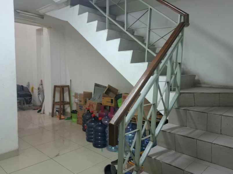 dijual ruko gudang kantor jalan raya hankam pondok