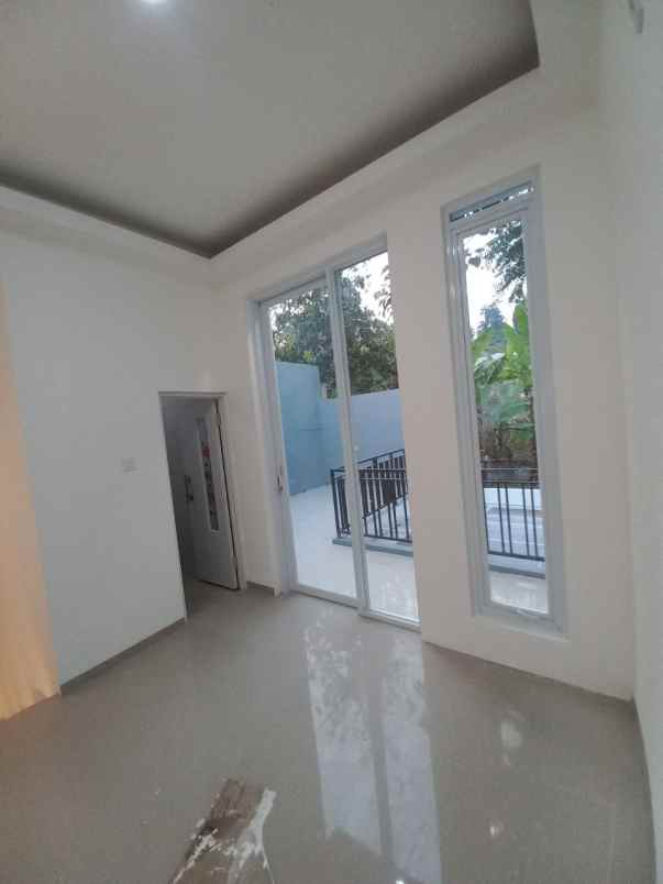 dijual rumah 2 lantai di jatihandap atas