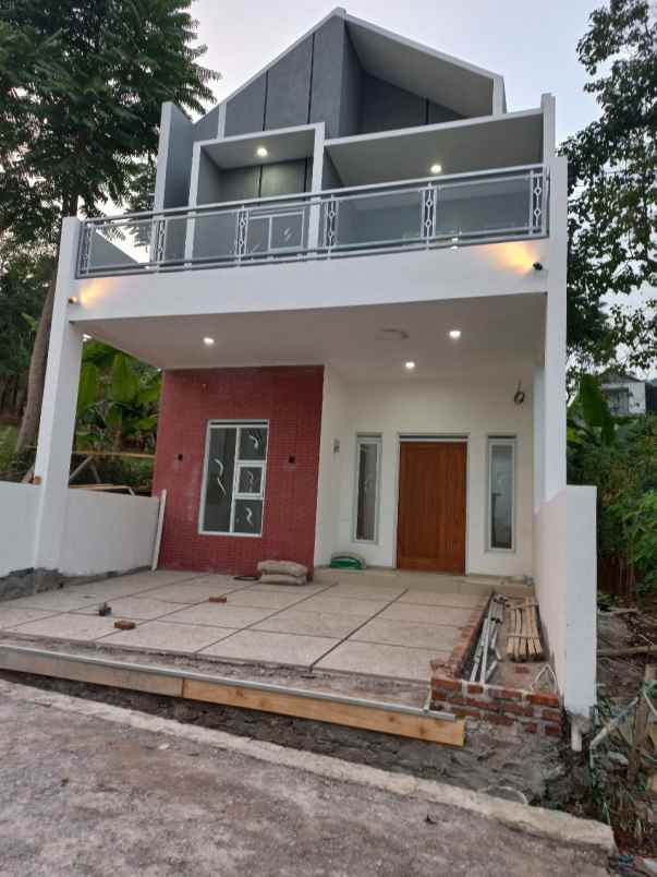 dijual rumah 2 lantai di jatihandap atas