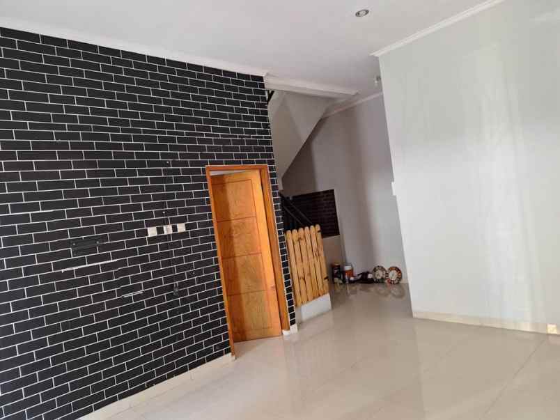 dijual rumah 2 lantai siap huni di bekasi