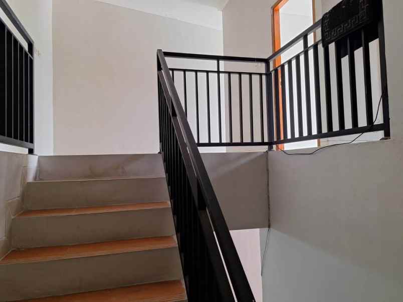 dijual rumah 2 lantai siap huni di bekasi