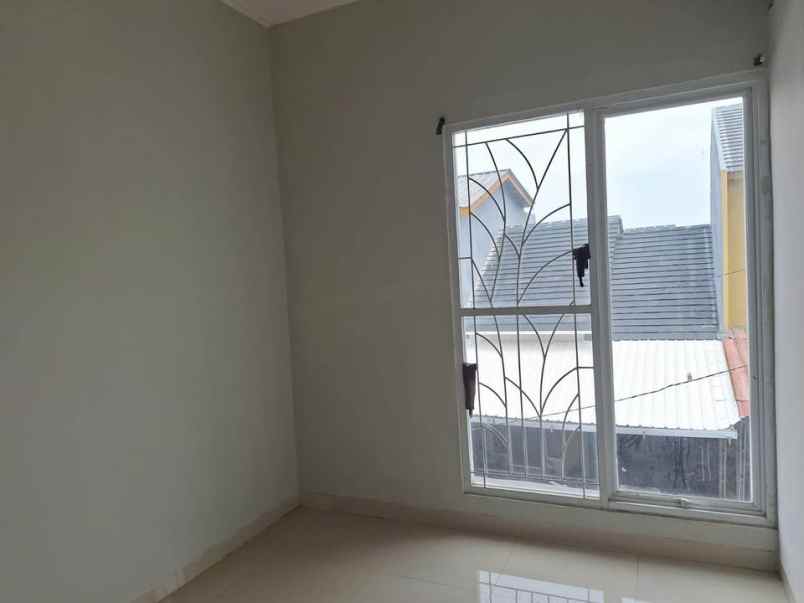 dijual rumah 2 lantai siap huni di bekasi